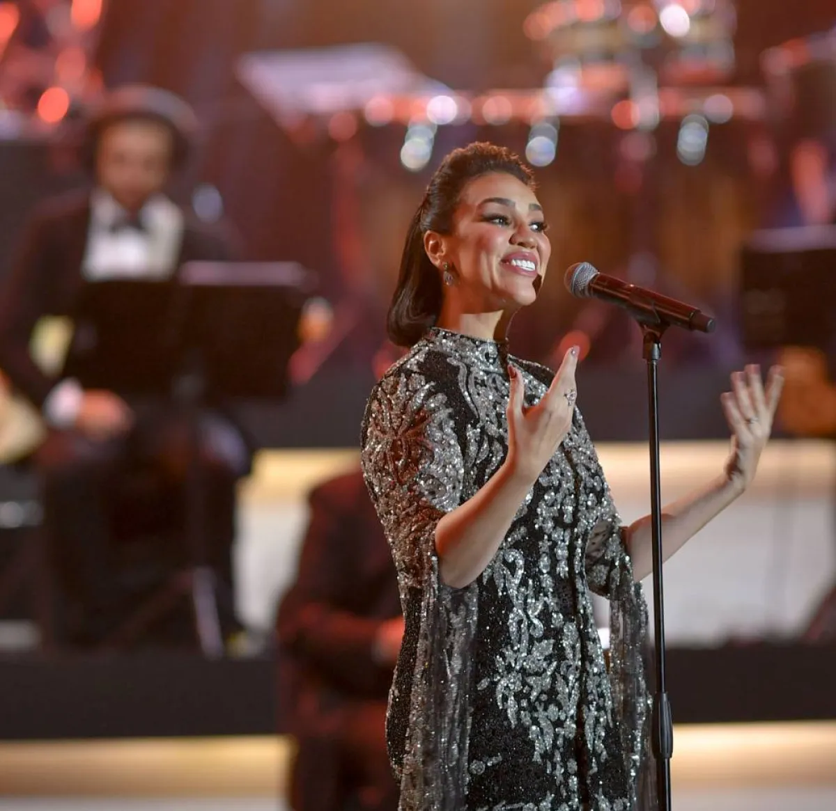 مي فاروق على مسرح الفنان محمد عبده- الصورة خاصة ب"سيدتي" -تصوير- بشير صالح