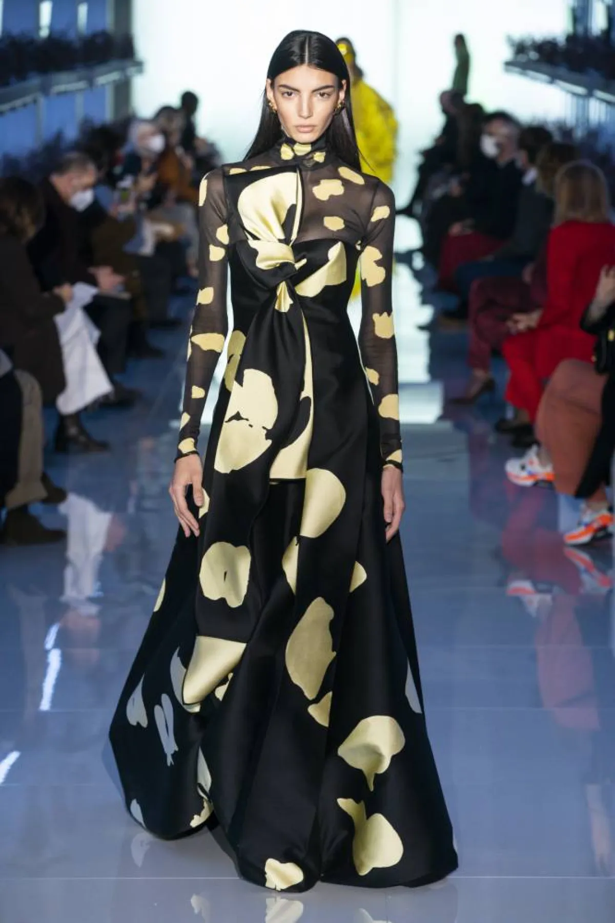 فستان ساتان باللون الأسود من ديل كور Del core 