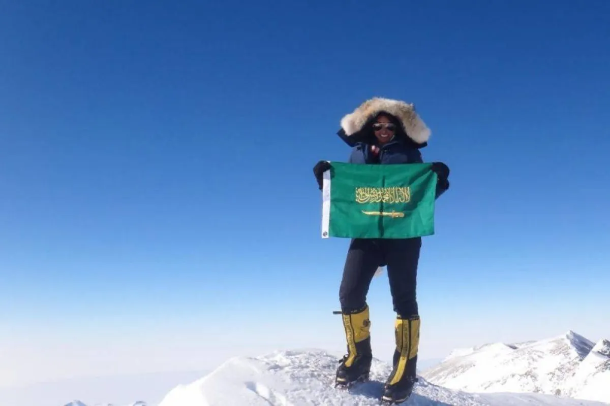 صورة تظهر بها رها وهي في قمة إفرست