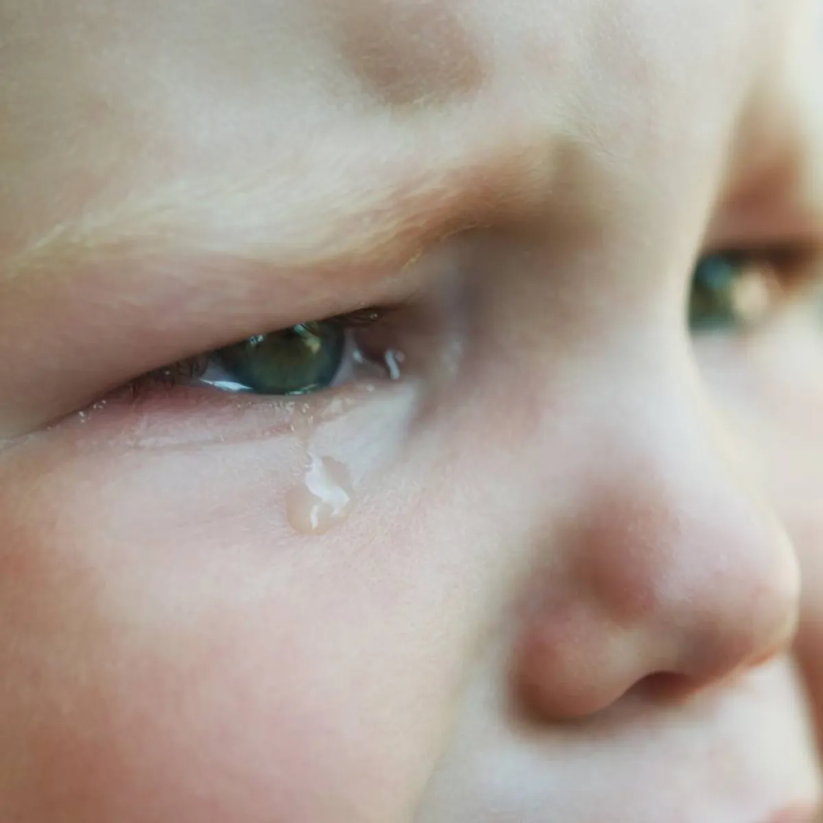 صورة لرضيع يبكي