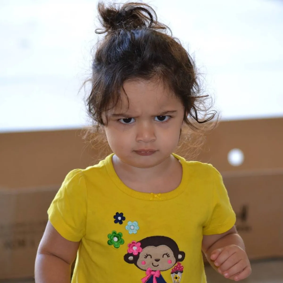 صورة لطفلة متقلبة المزاج