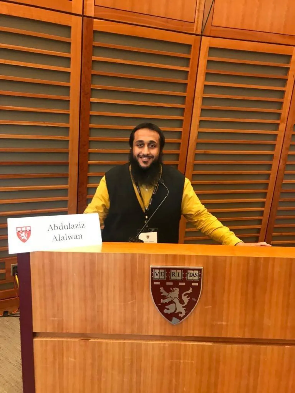 دكتور عبدالعزيز العلوان - الصورة من حسابه الرسمي على تويتر