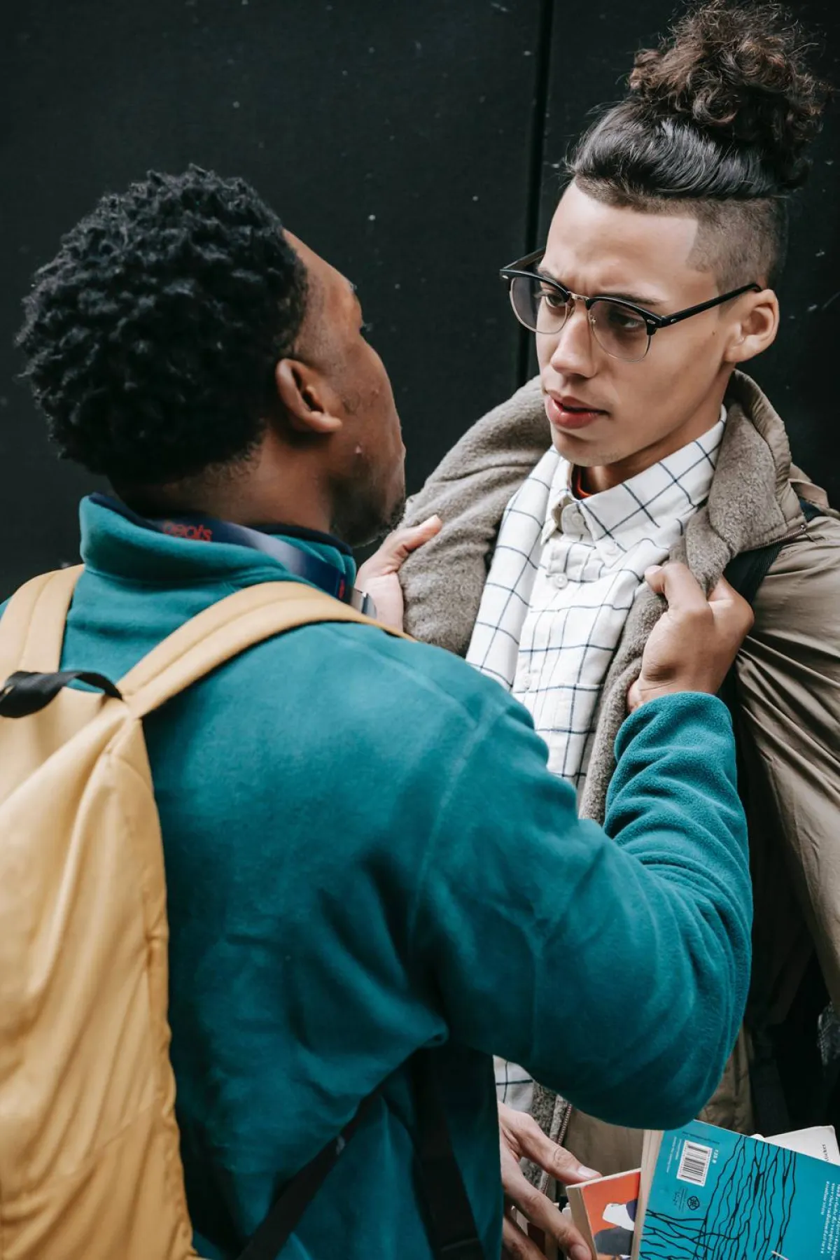  الخلافات الدائمة بين الأصدقاء وتأثيرها السلبي