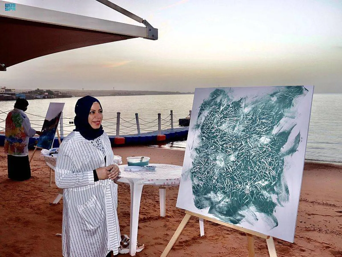 إبداعات الفنانين على شواطئ حقل - الصورة من واس