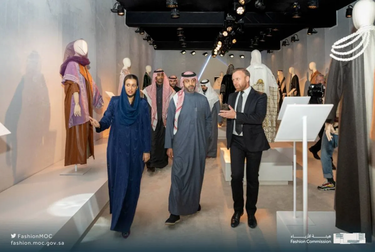 نائب وزير الثقافة يفتتح معرض "التراث السعودي" - الصورة من حساب هيئة الأزياء على تويتر