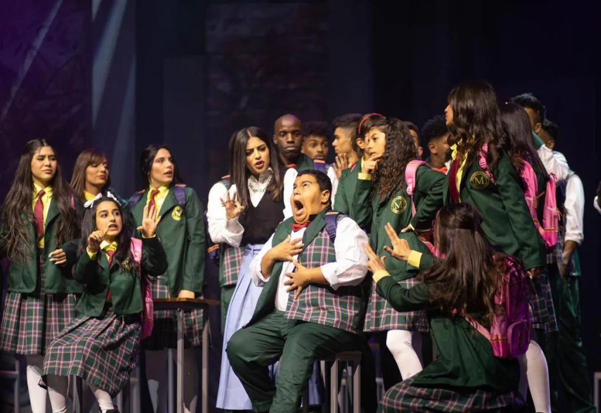 وهذه المسرحية عبارة عن عرض غنائي استعراضي