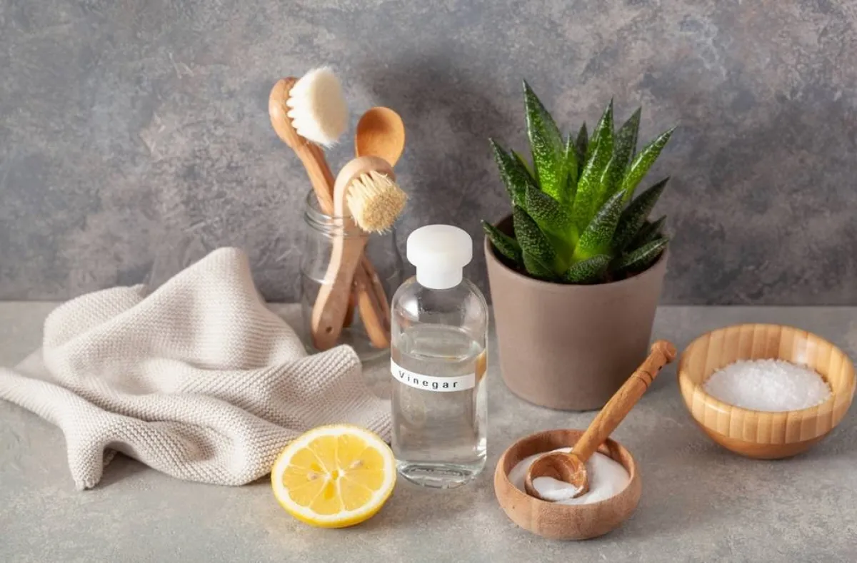 الخل في تنظيف الملابس المبقعة 