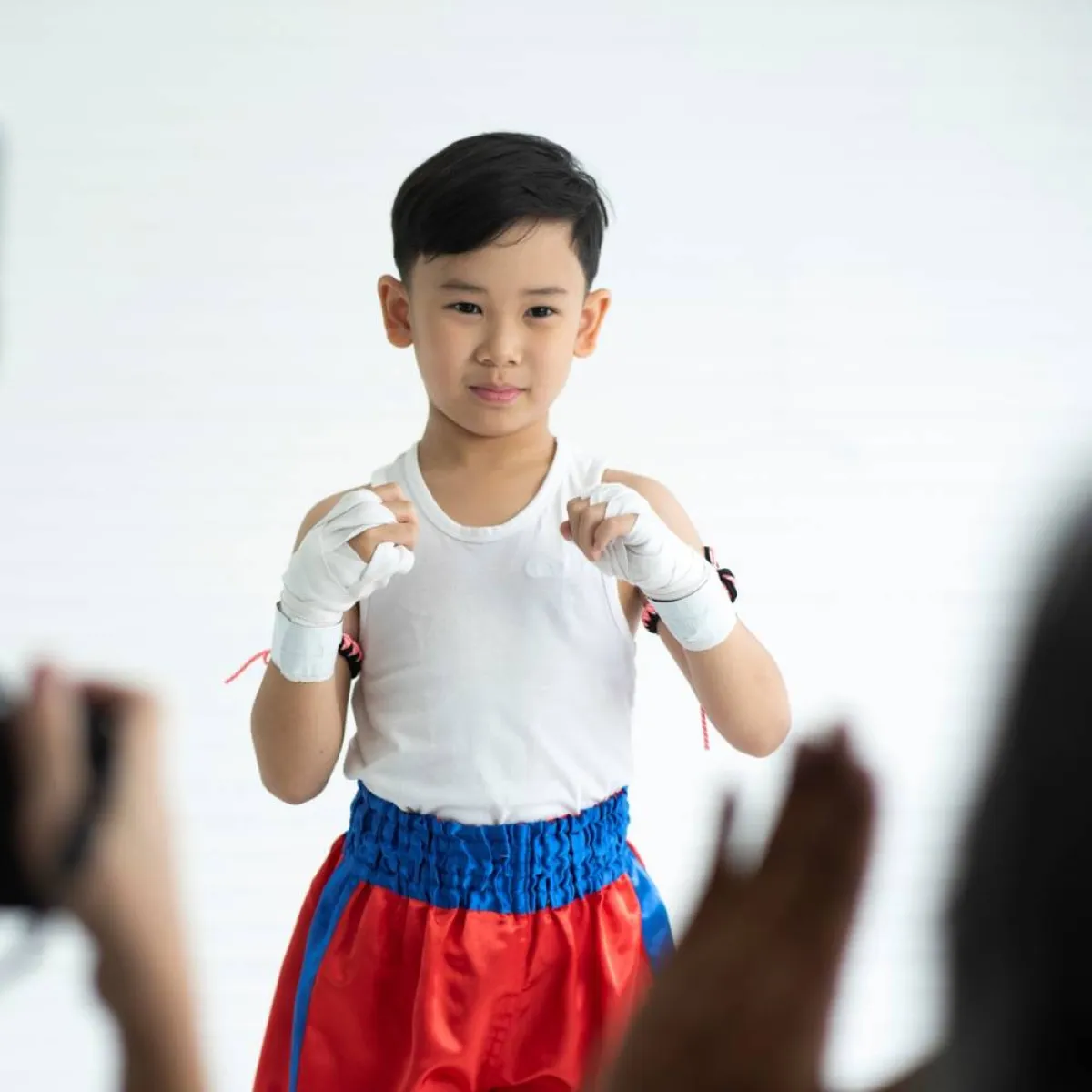 طفل عمره12  عاماً، ويبدو في التاسعة