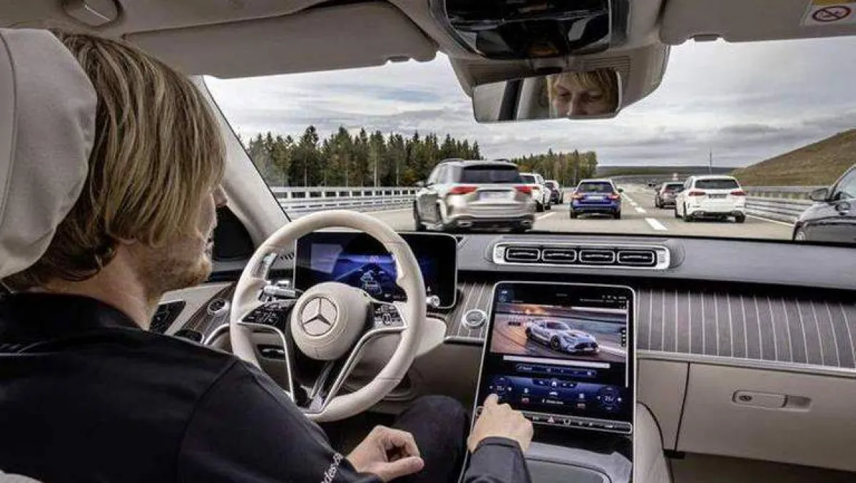 مرسيدس-بنز بتقنية القيادة الذاتية في طرازي2022S&EQS   