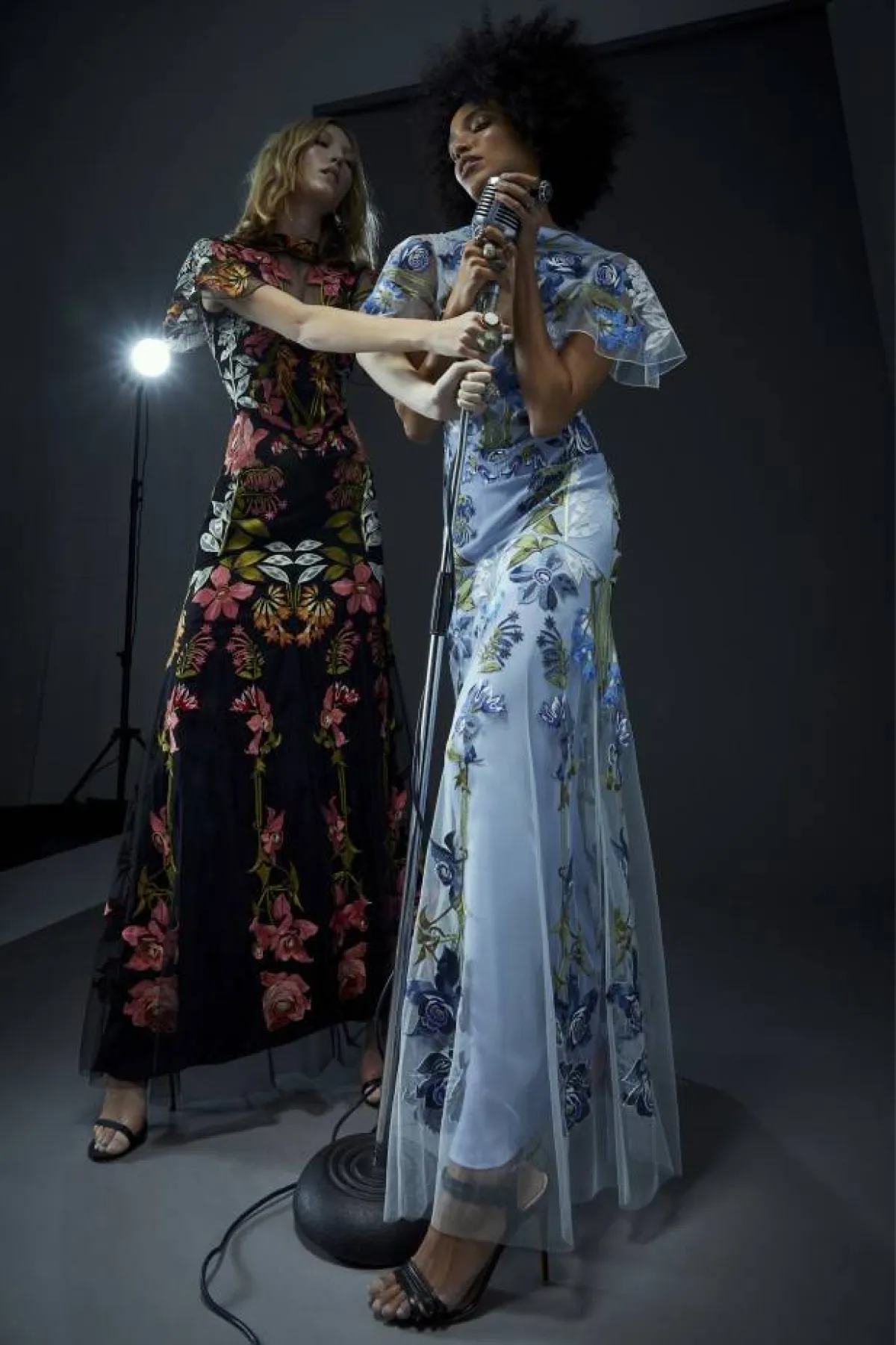 فستان أزرق مطبّع من تمبرلي لندن 