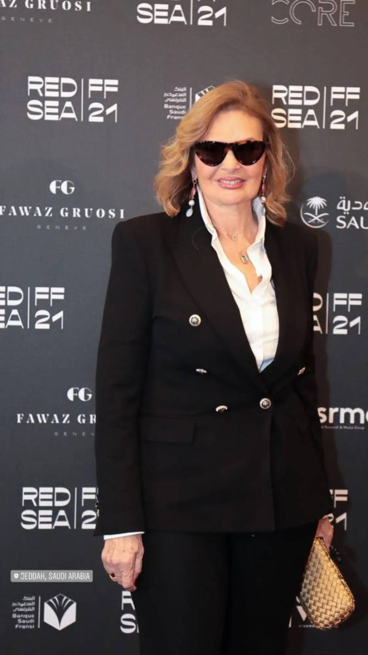 يسرا على السجادة الحمراء قبل حضور الندوة - الصورة من حساب يسرا على انستغرام