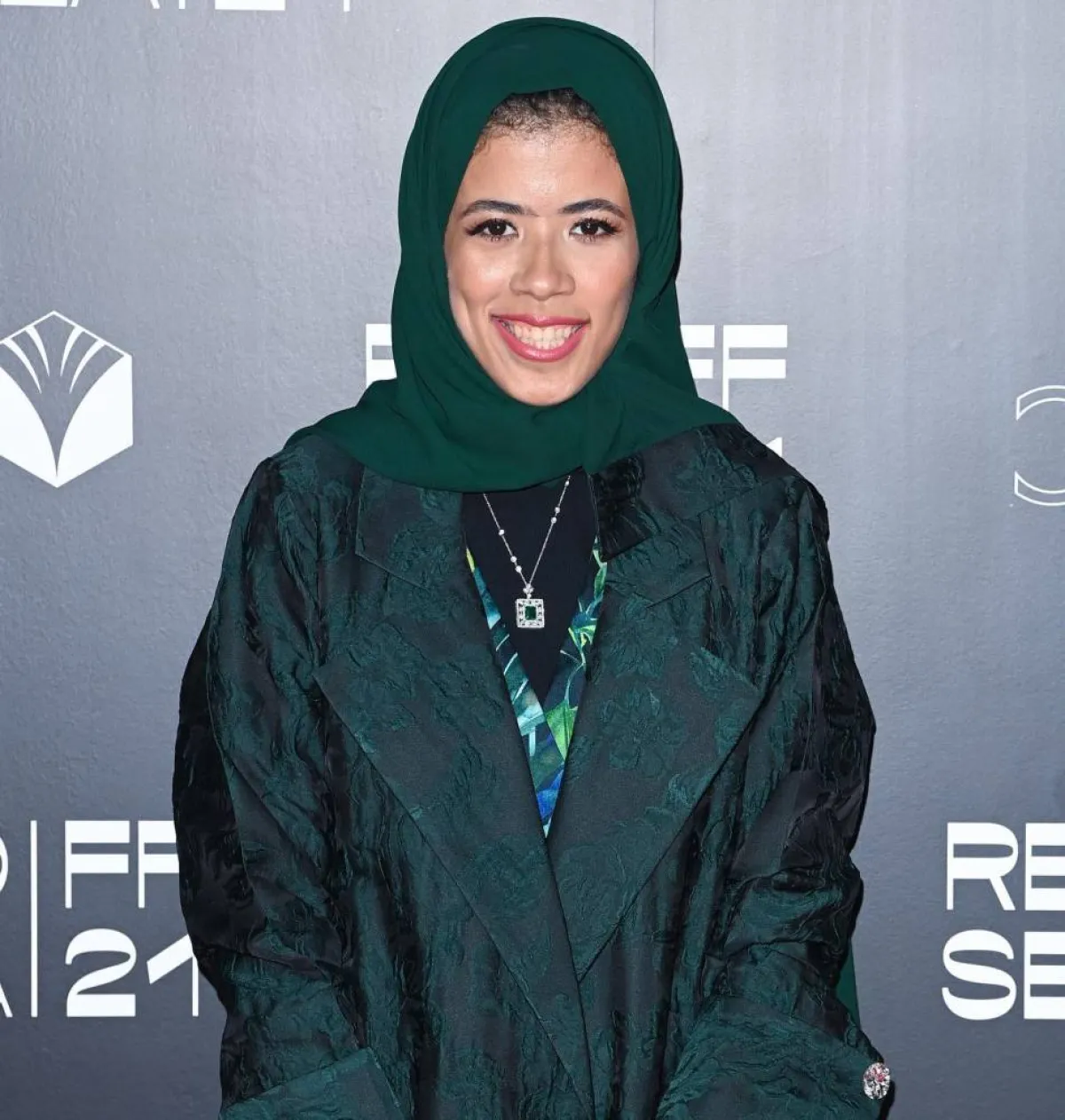 المخرجة السعودية جواهر العامري تمنح جائزة عن فيلمها هالة عزيز - الصورة من المسؤول الإعلامي لمجموعة mbc