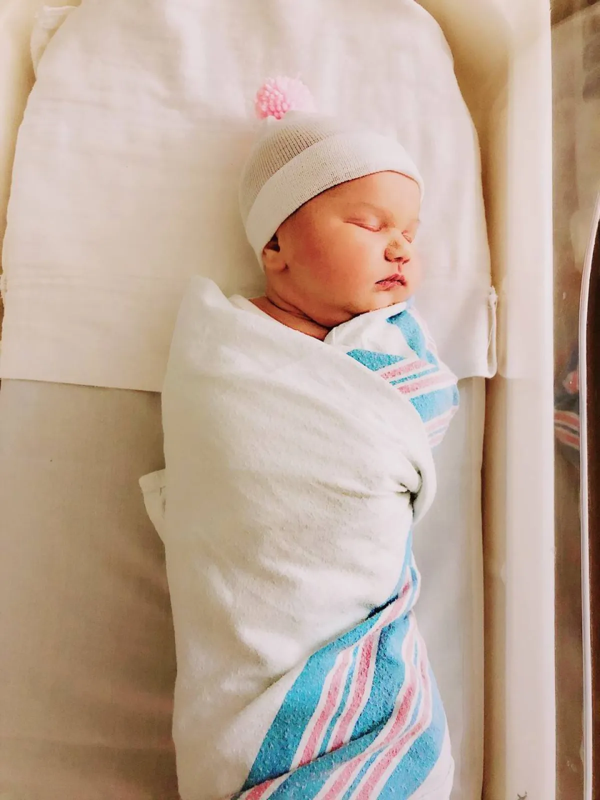 صورة لمولود بالقماط