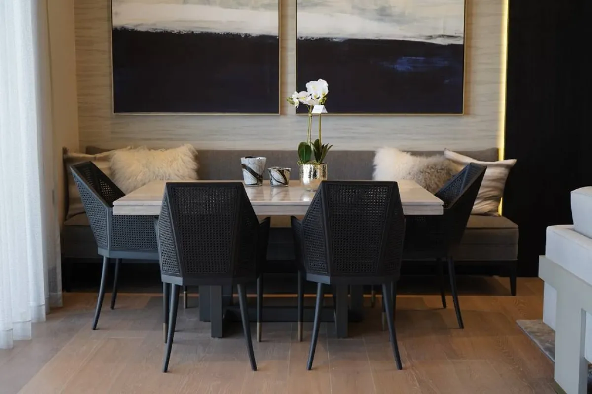 جلسة في مجلس الرجال العصري