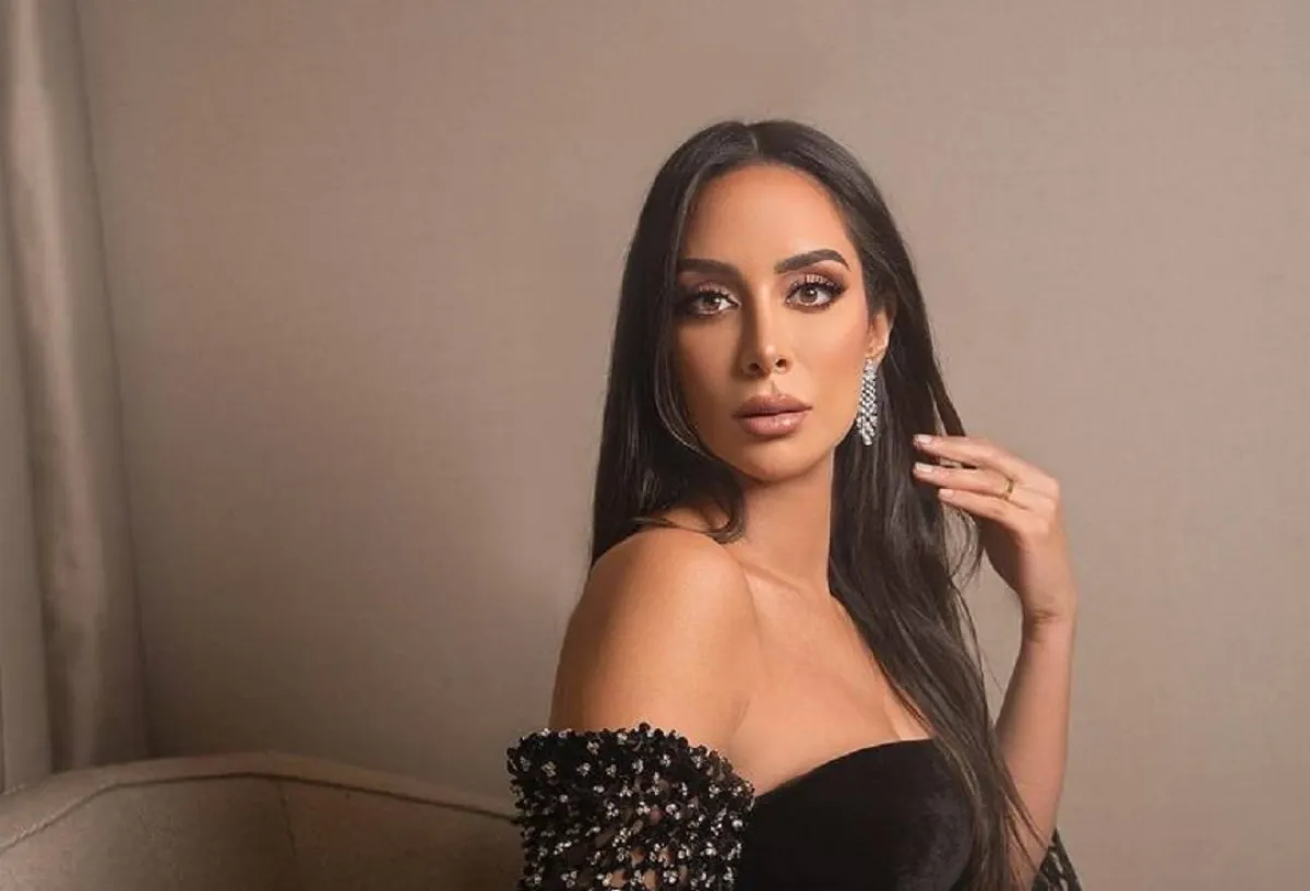 بسنت شوقي بأقراط شاندلير-الصورة من حسابها  على انستغرام