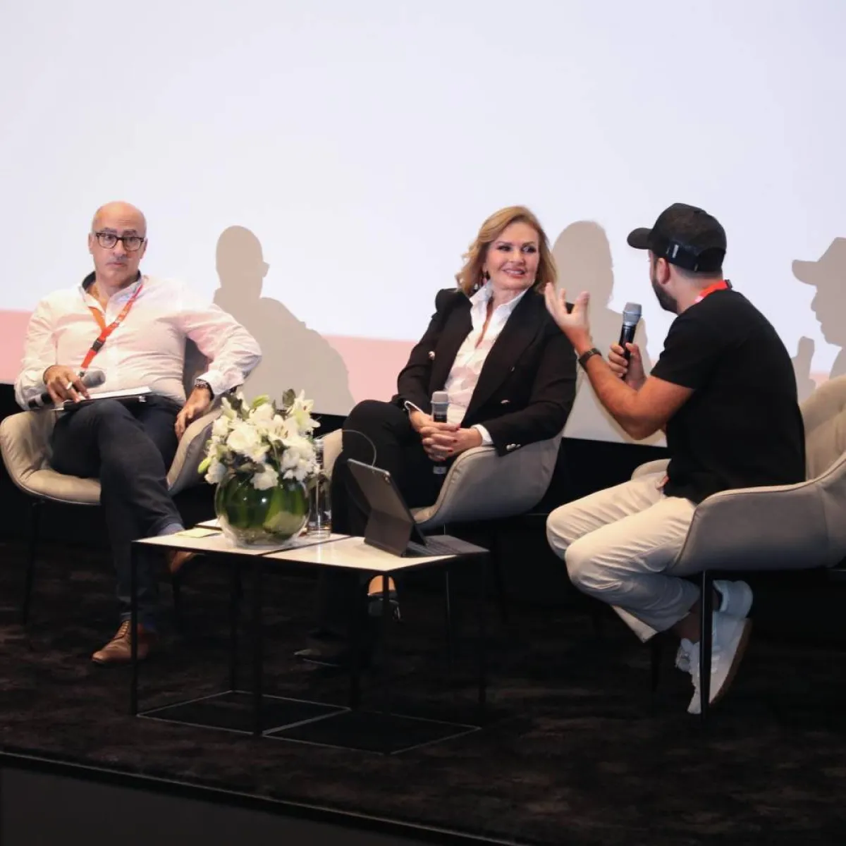 يسرا خلال المناقشات معها في ندوتها بمهرجان البحر الأحمر السينمائي الدولي - الصورة من حساب المهرجان على فيسبوك