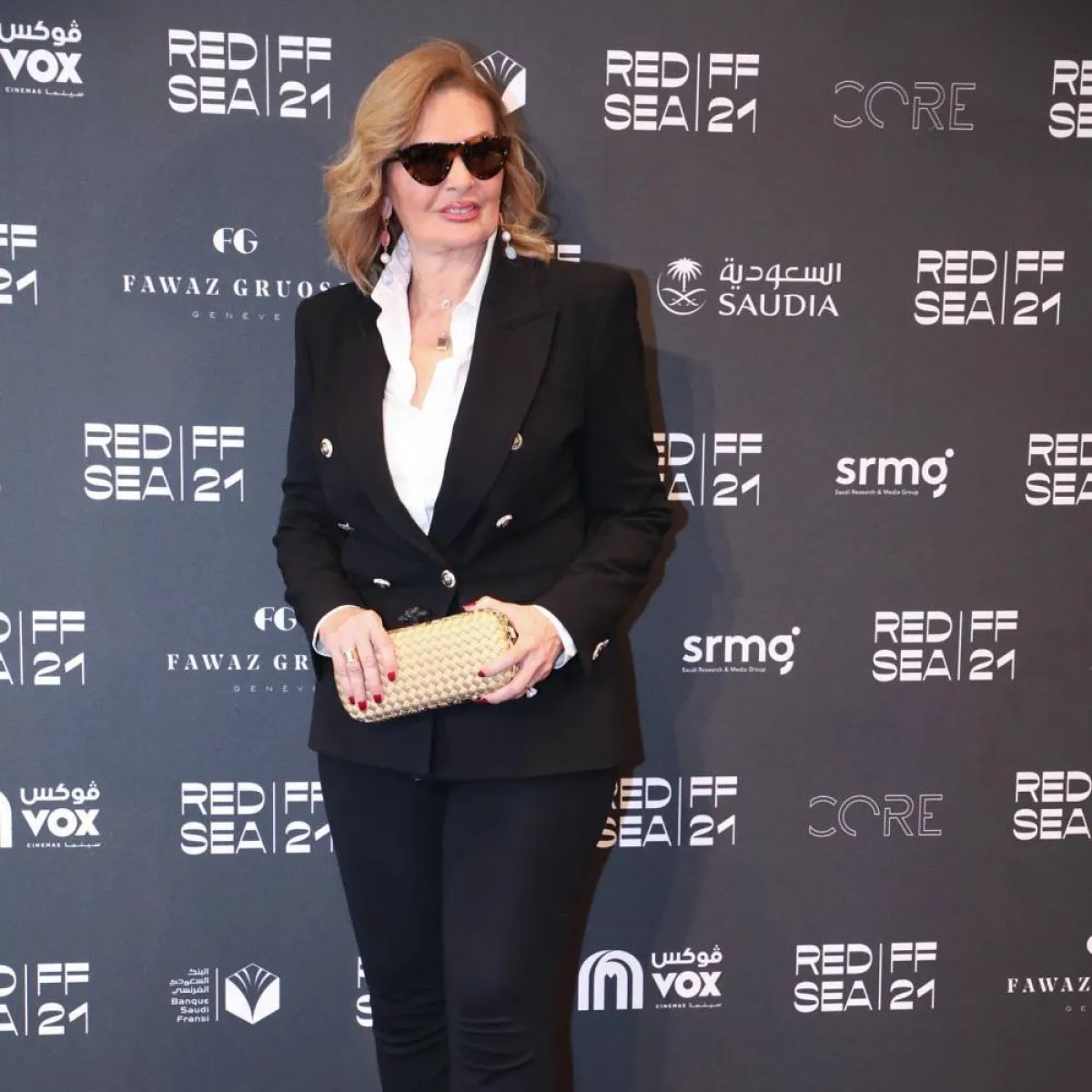 يسرا على السجادة الحمراء قبل حضور الندوة - الصورة من حساب المهرجان على فيسبوك