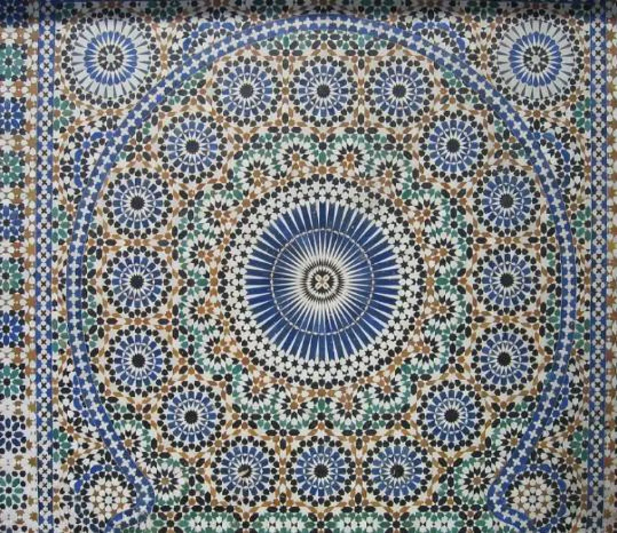 قشاني أو كاشاني هو أحد الفنون الزخرفية الفارسية