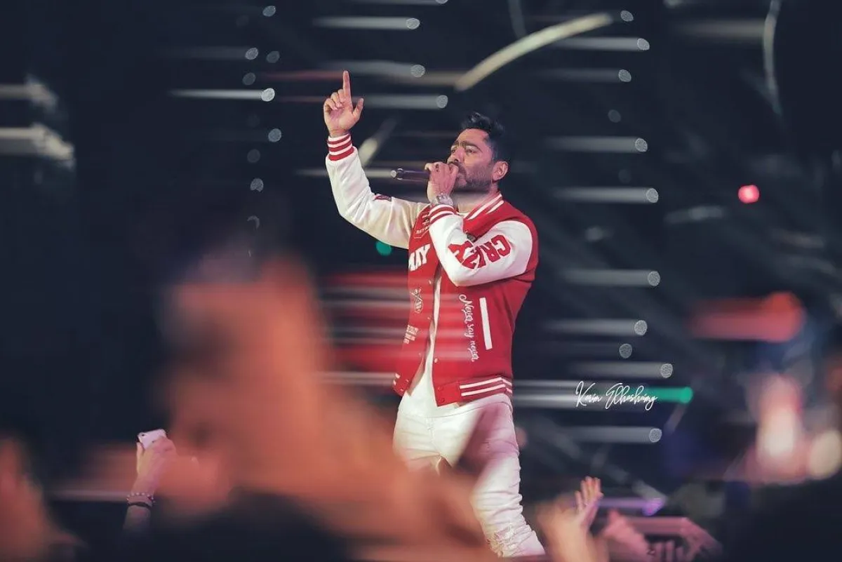 تامر حسني خلال حفل جامعة مصر أمس - الصورة من حساب تامر على انستغرام