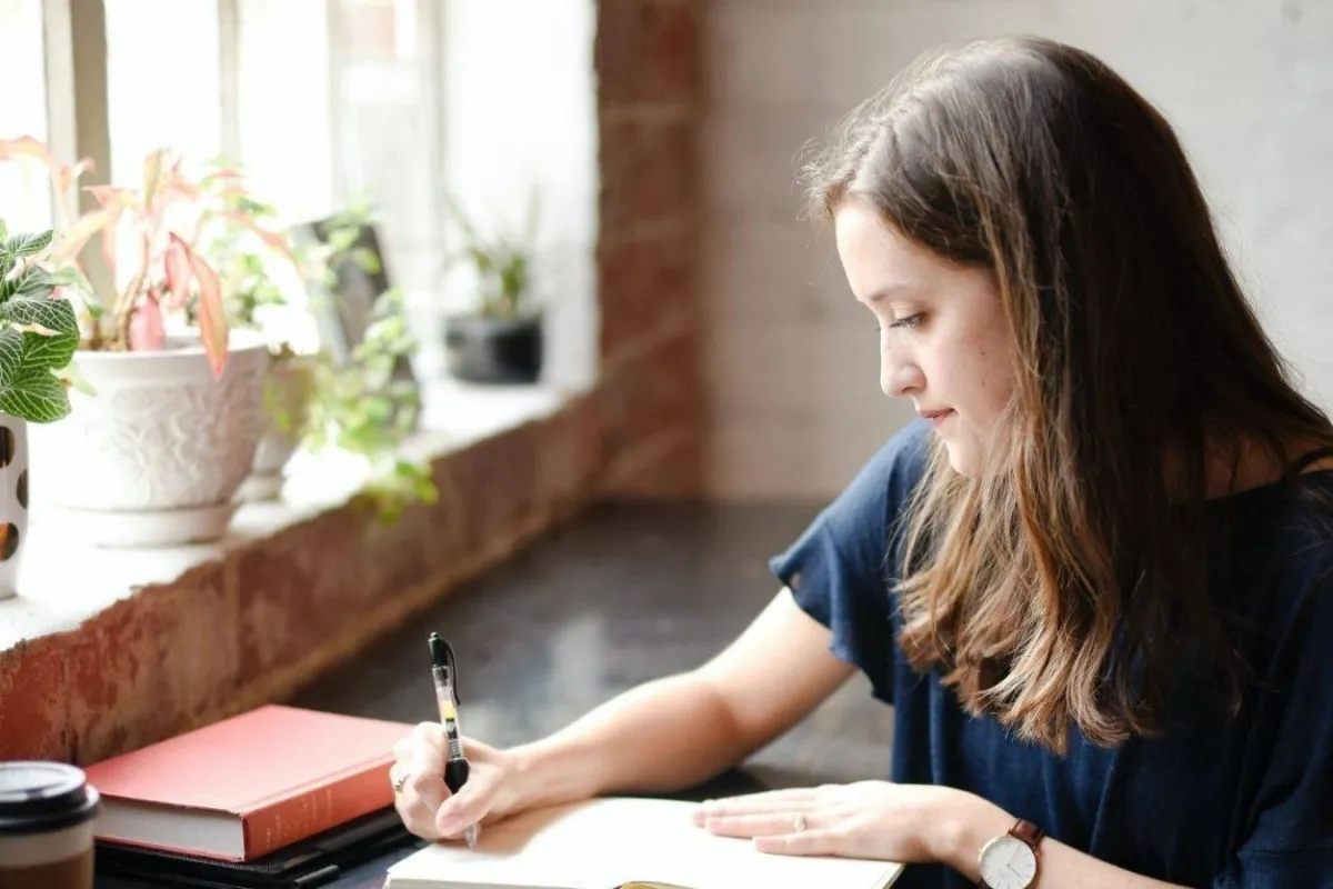 اكتبي المسودة الأولى لحكاياتك في أقصر وقت