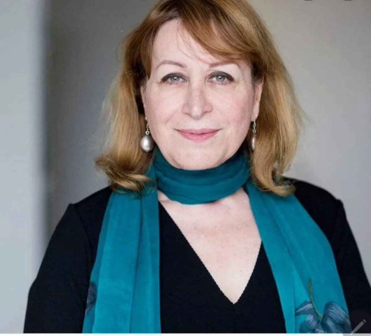 روائية عراقية 