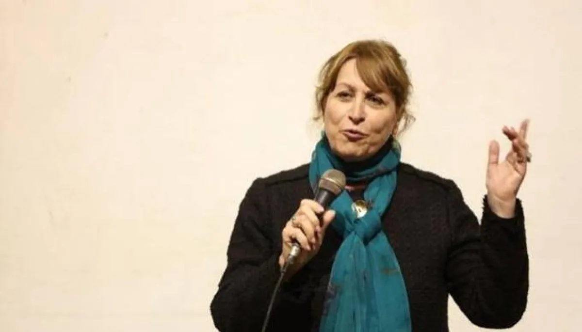 روائية عراقية 