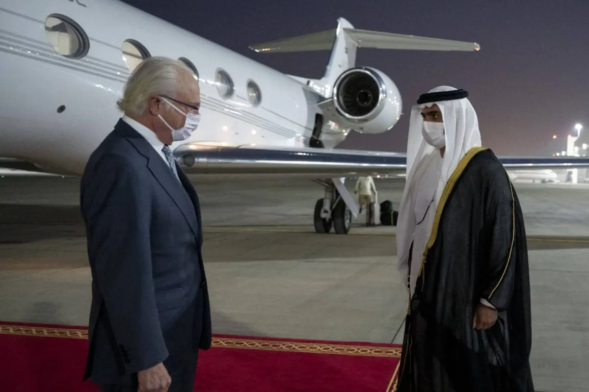 الشيخ حامد بن زايد آل نهيان يستقبل الملك كارل غوستاف- الصورة من وكالة أنباء الإمارات