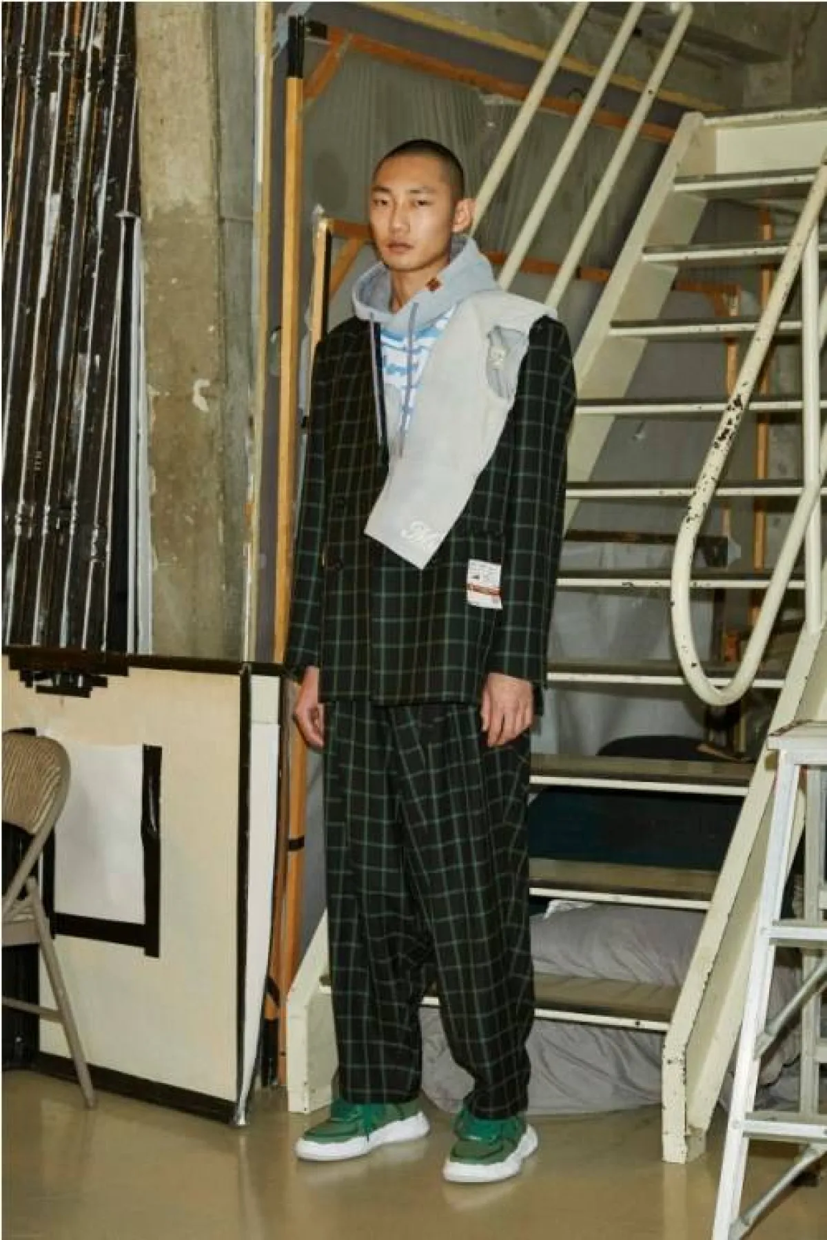 بدلة بالون الزيتي من ميزون ميهارا ياسوهيرو  Maison Mihara Yasuhiro