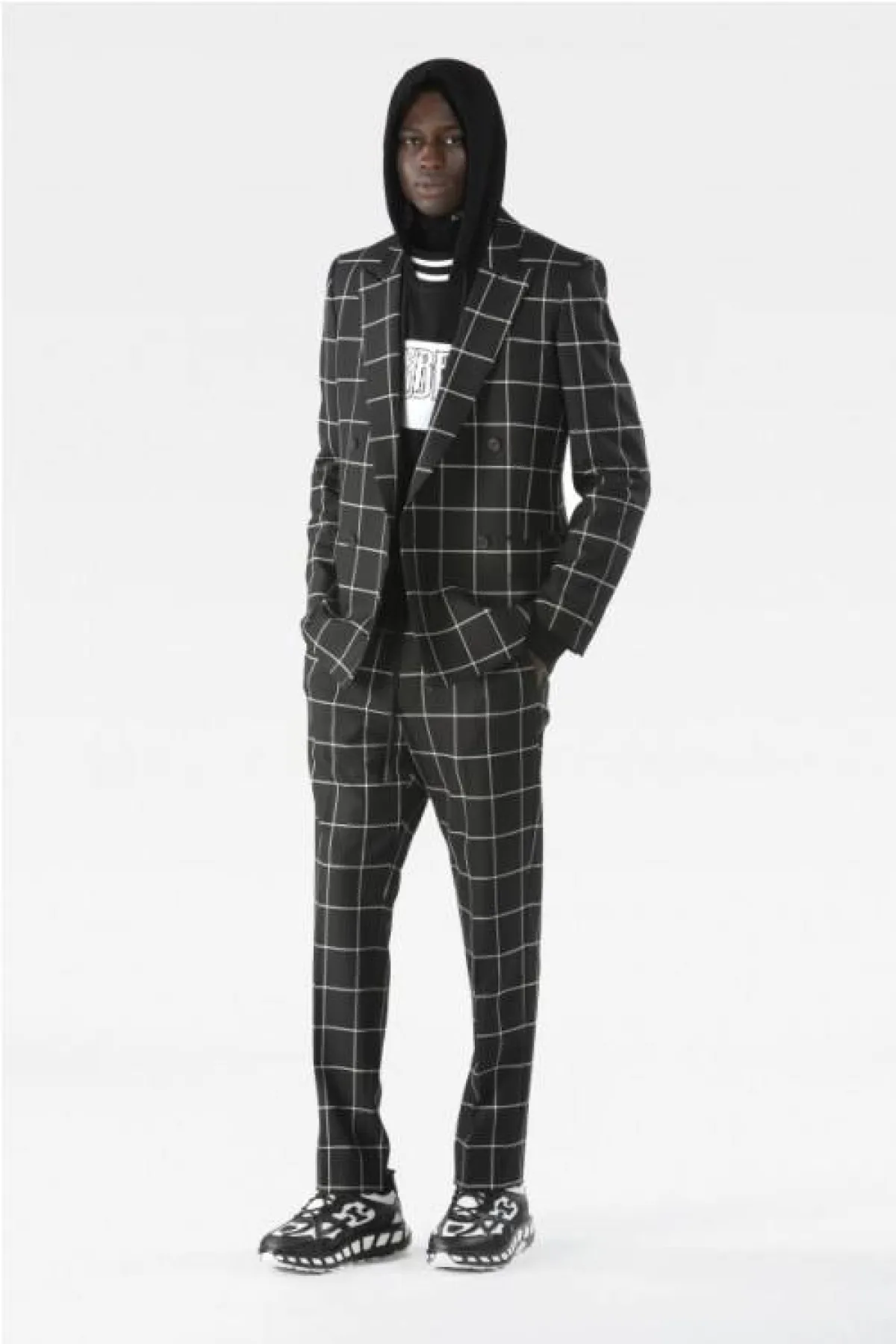 بدلة كارو باللون الأسود من ايسبرغ  Iceberg