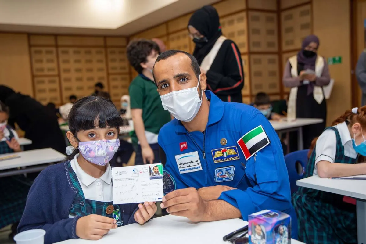 10 آلاف طالب وطالبة  يشاركون في المبادرة. الصورة من "وام