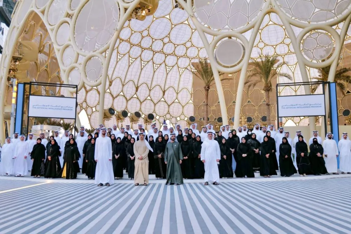 محمد بن راشد يكرم 240 خريجا في برنامج الذكاء الاصطناعي. الصورة من "وام"