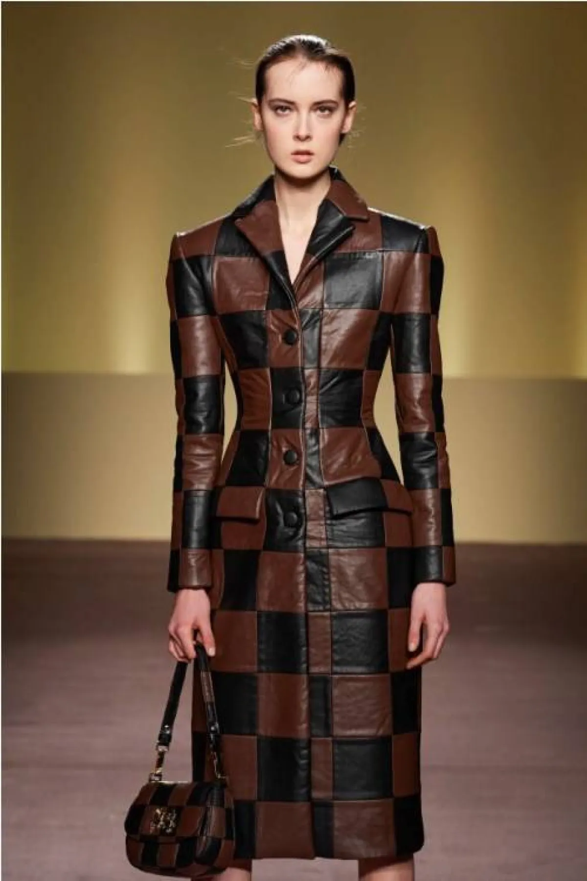 حقيبة كاروهات بنفس نقوش الملابس من بودابست كولكشن  Budapest  Collection