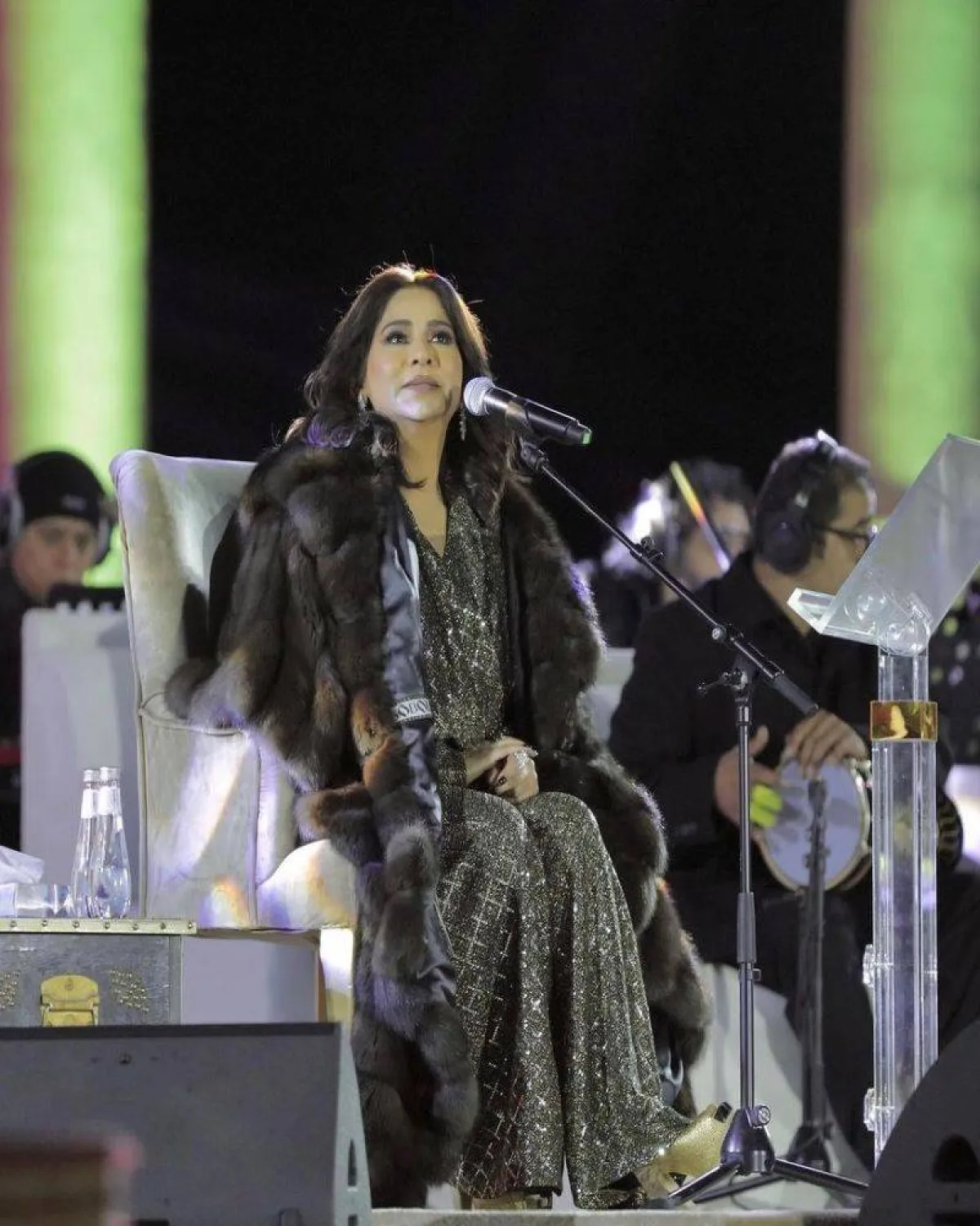 نوال بفستان شتوي