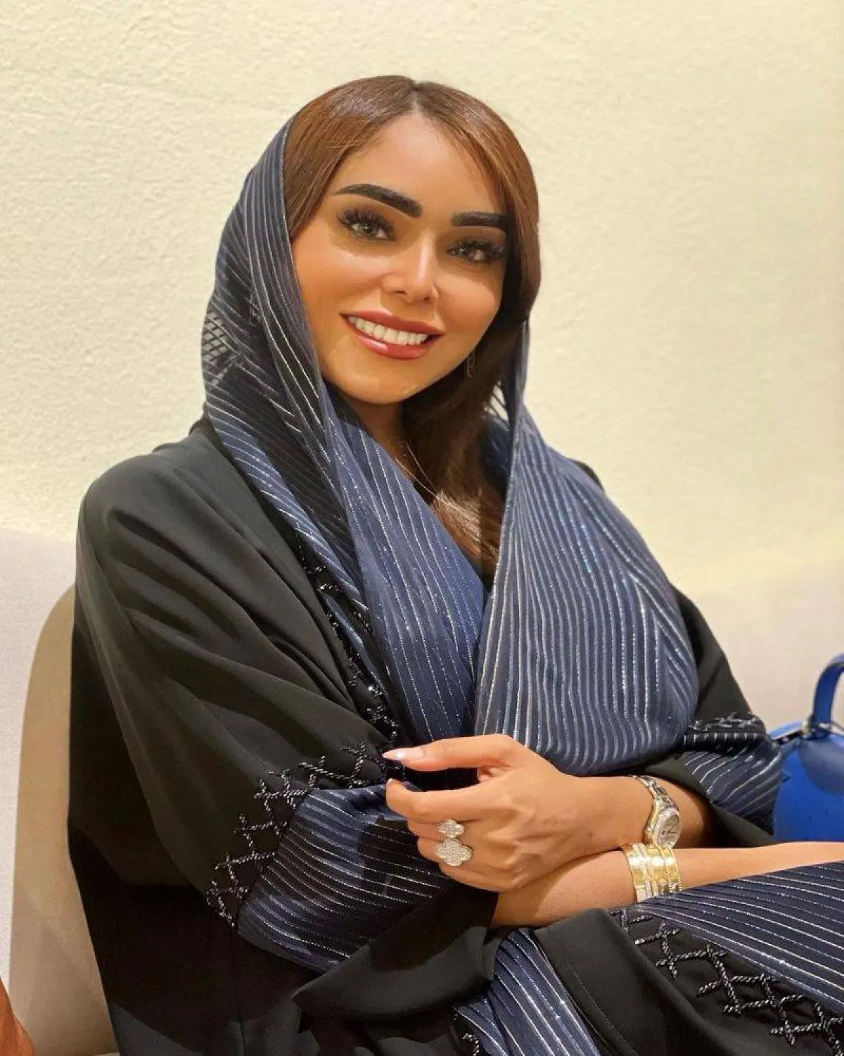 فاطمة المازمي باطلالة ناعمة