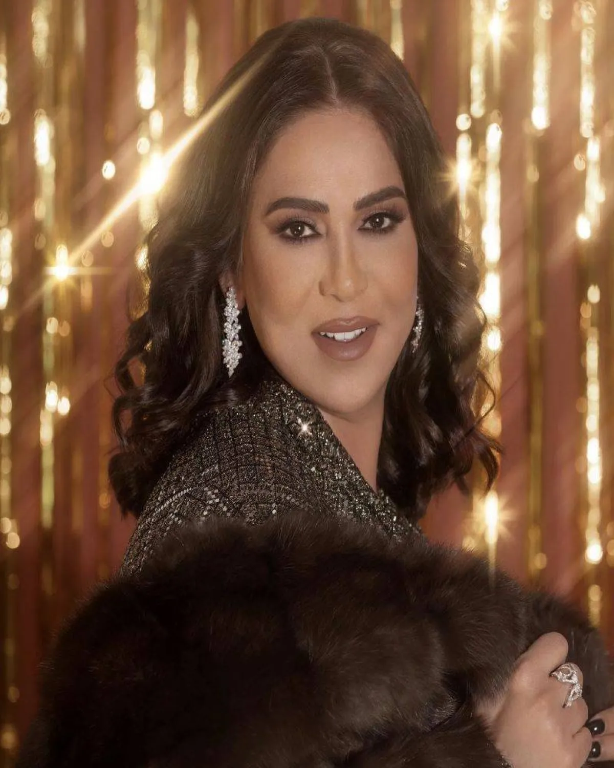 نوال الكويتية باطلالة خليجية