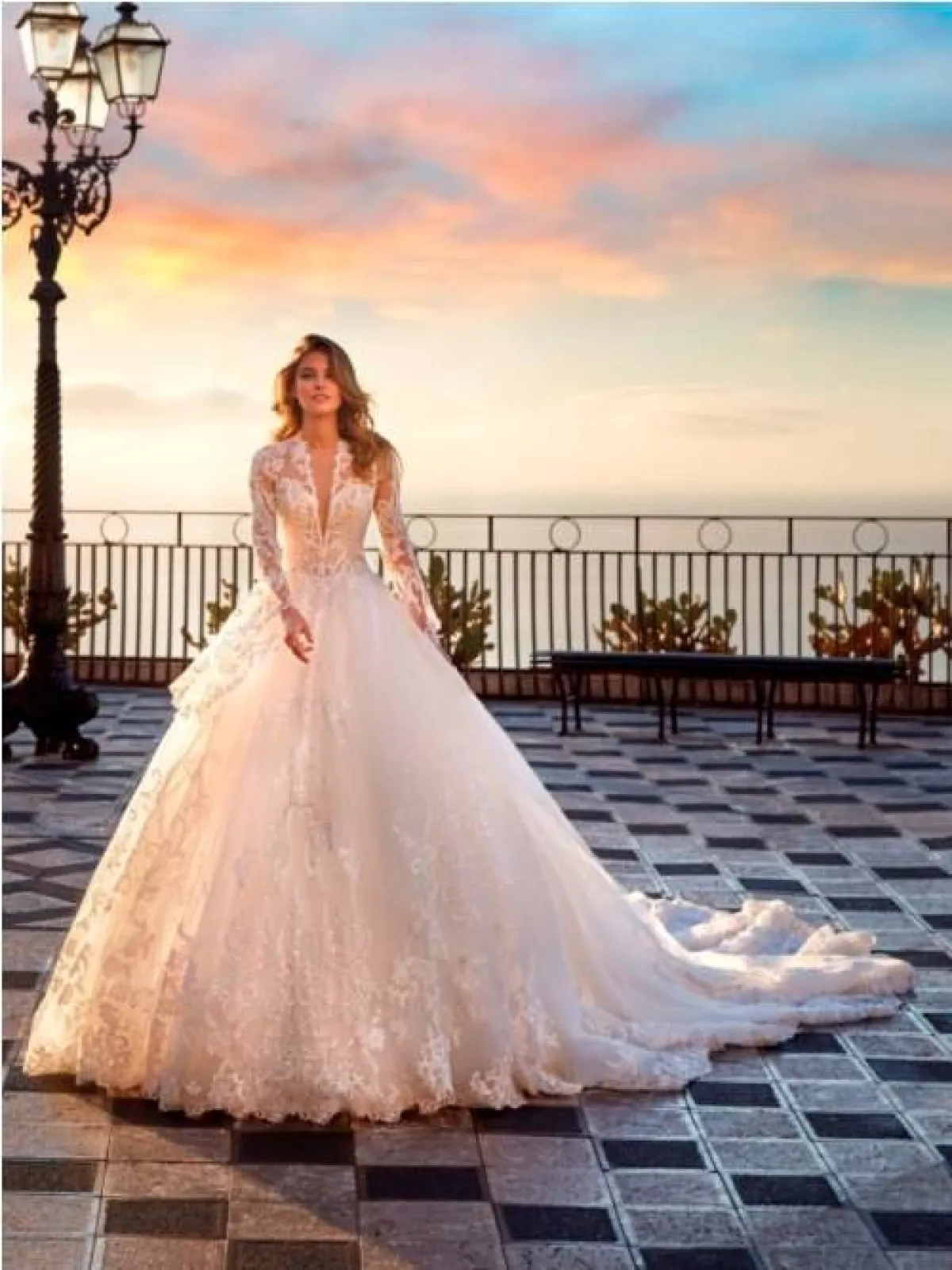 موديلات فساتين مزيّنة بالورود من نيكول كوتور  Nicole Couture