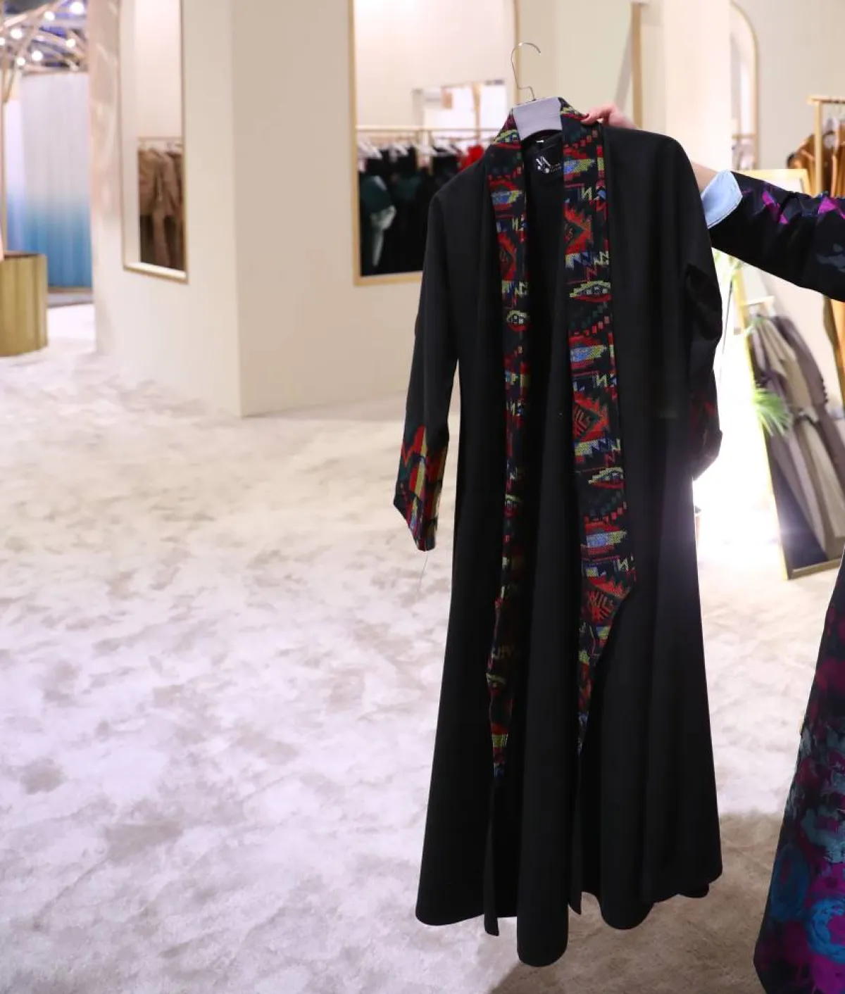 عباية بنقوش من الثقافة الخليجية