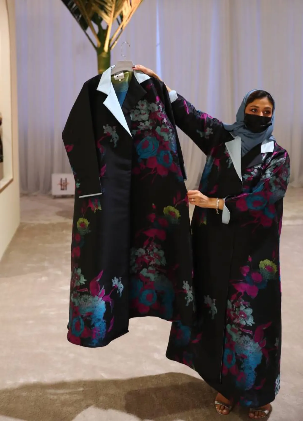 عباية بزخارف إسلامية