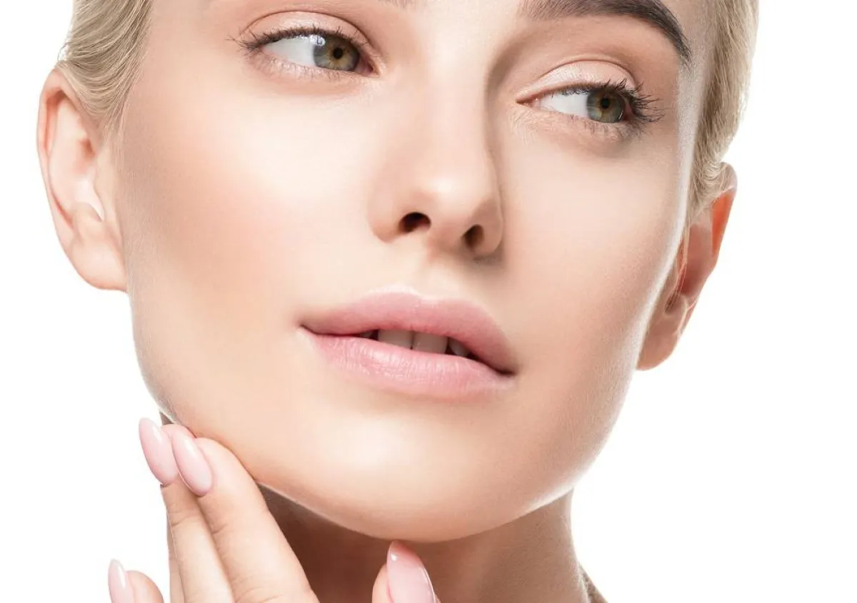 ما الفرق بين البشرة الحساسة والبشرة المتحسسة ؟