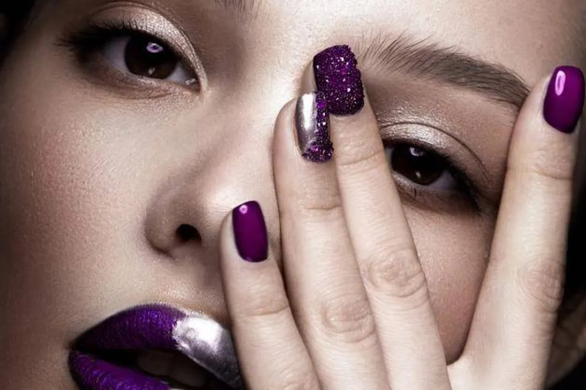 أجمل موديلات الأظافر لحفل نهاية العام