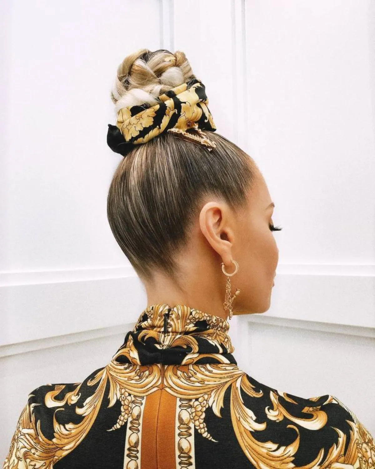 تسريحات شعر مرفوعة