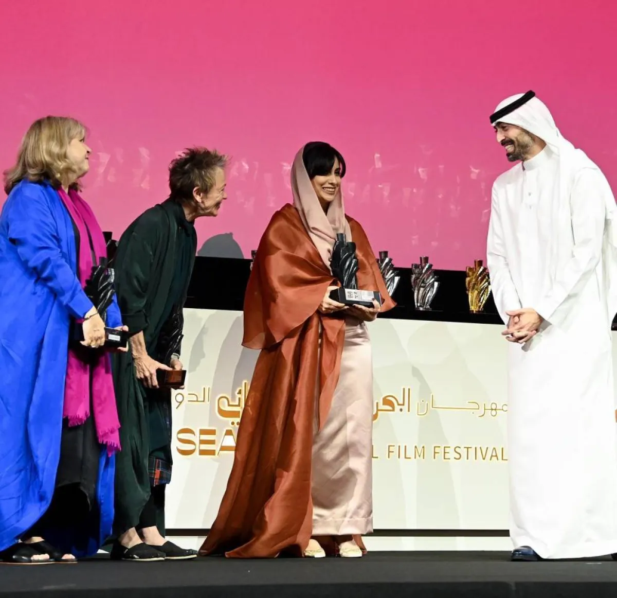مقطتفات من السجادة الحمراء في حفل توزيع الجوائز في  مهرجان البحر الأحمر السينمائي الدولي - الصورة من حساب المهرجان على فيسبوك