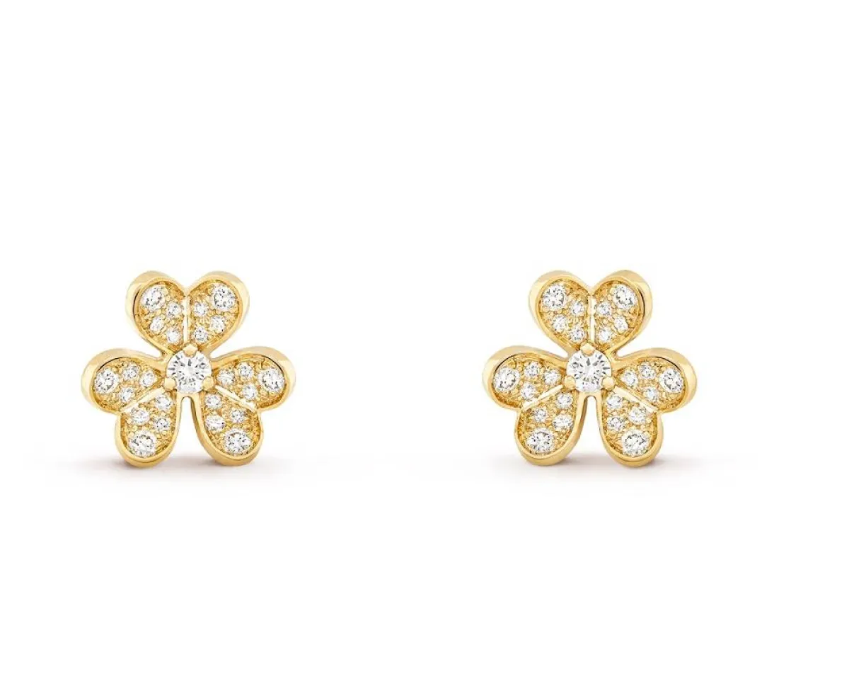 أقراط Frivole من فان كليف أند آربلز Van cleef & Arpels