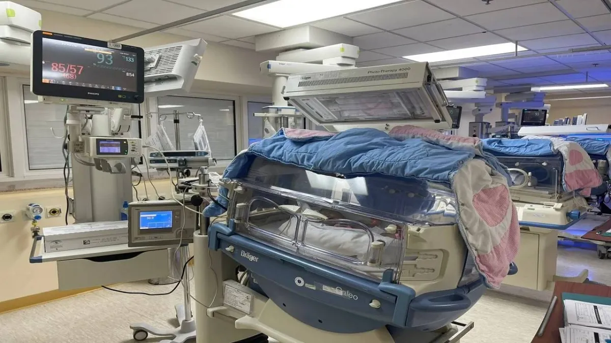 بعد عقم لعدة سنوات مستشفى الولادة بمكة يحقق حلم الأمومة لثلاث سيدات . الصورة من التجمع الصحي بمكة