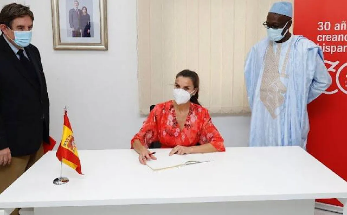 الملكة ليتيزيا في معهد ثربانتس بالسنغال- الصورة من موقع New my Royals