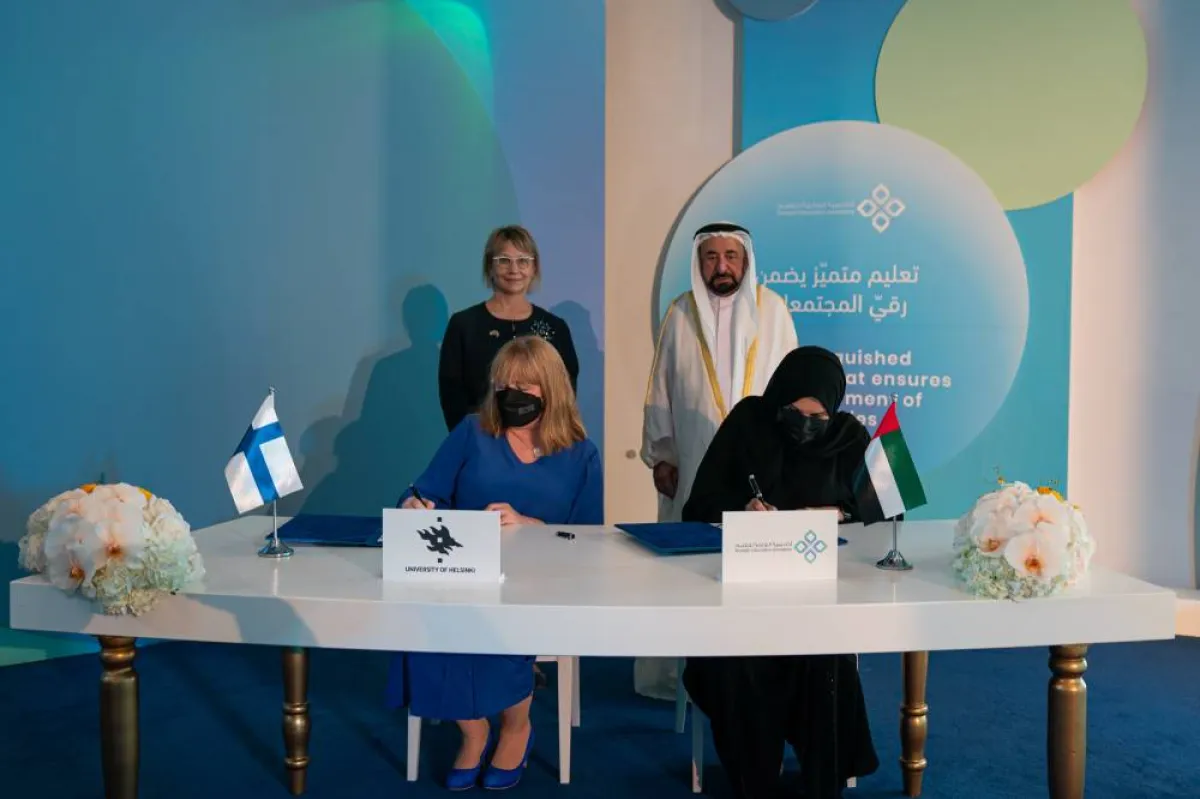 أكاديمية الشارقة للتعليم توقع اتفاقية تعاون مع جامعة هلسنكي الفنلندية - الصورة من حساب المكتب الإعلامي لحكومة الشارقة على تويتر