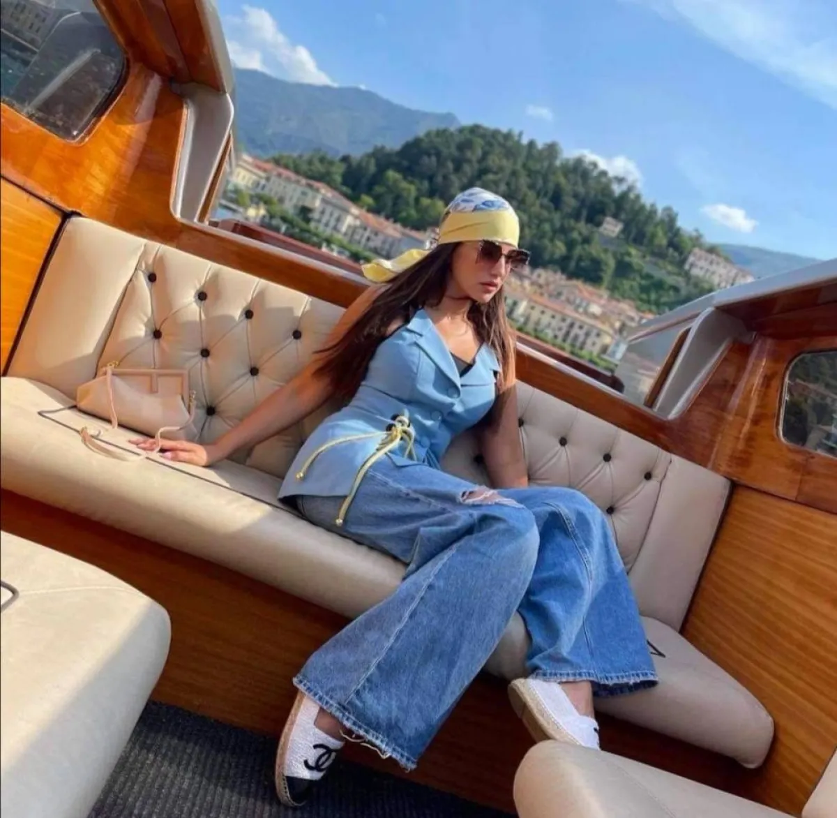 إطلالات النجمات بالجينز