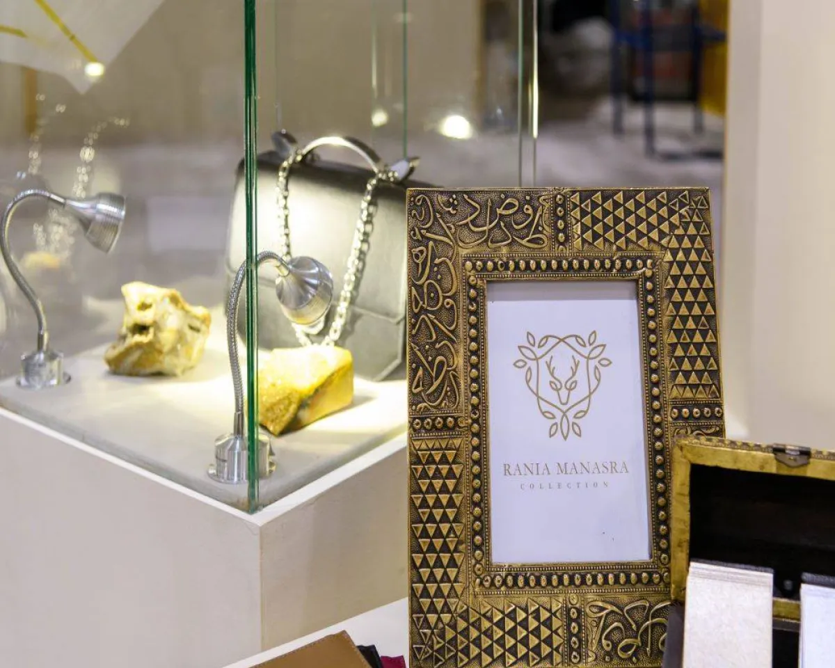 جانب من جناح مصممة الحقائب رانيا مناصرة