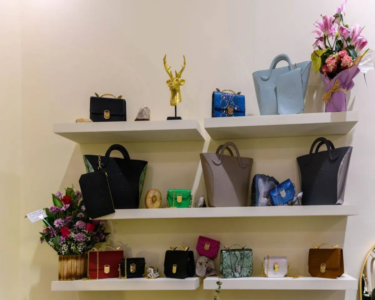 حقائب من علامة رانيا مناصرة