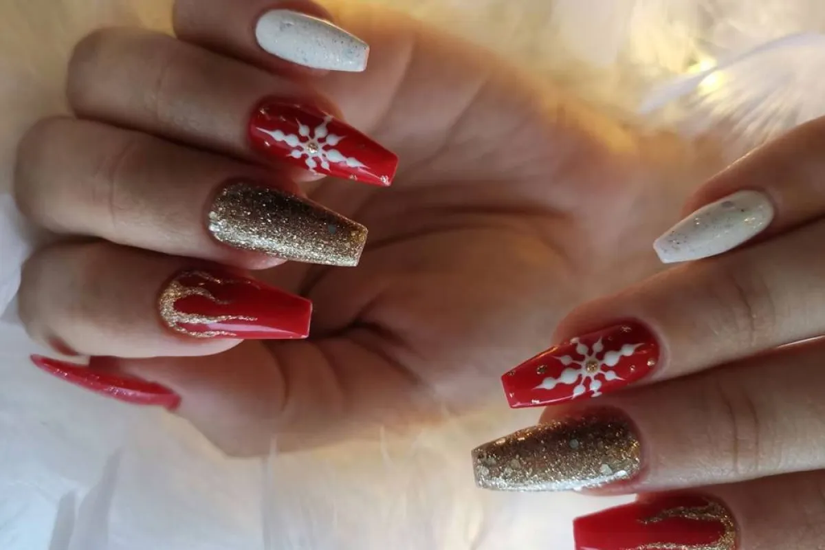 ألوان مناكير 2022